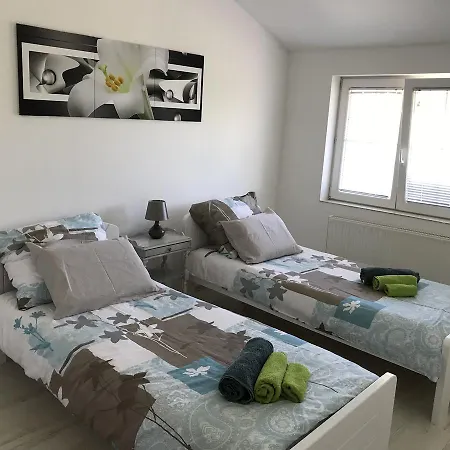 Jeri Delux * Izola